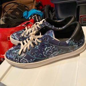 Men’s Burberry floral shoes size 11 US (44)